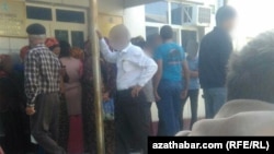 Очередь у банкомата. Туркменистан (фото из архива)  