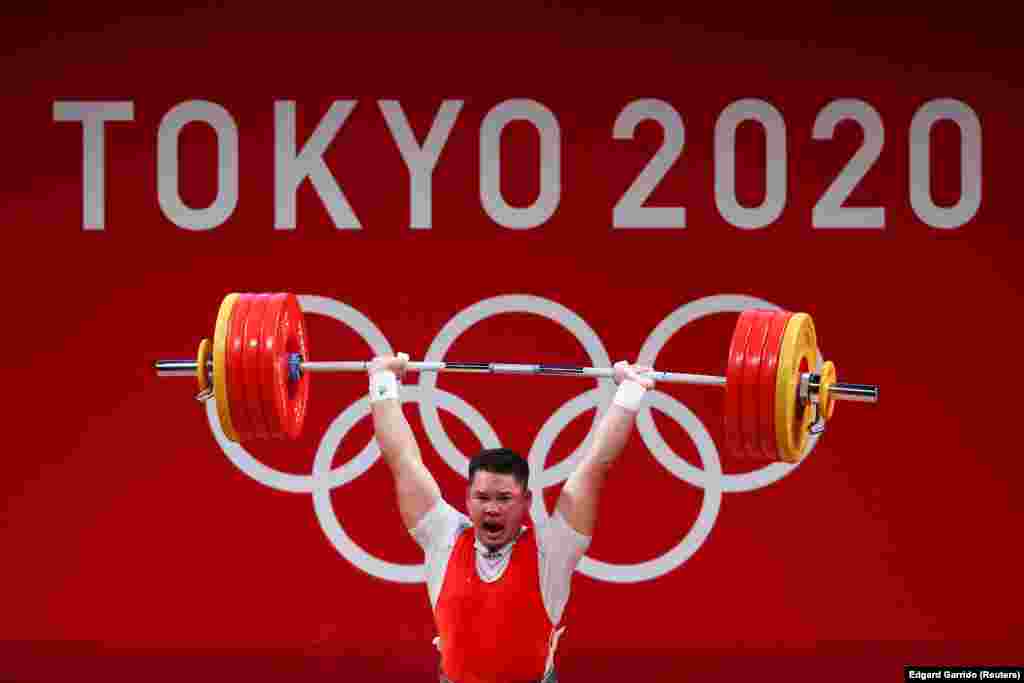 Штанганы түртүп көтөрүүдө Бекдөөлөт алгач 162 килону көтөрүп, экинчи аракетинде 166 килону көтөрө албай калды. Үчүнчү аракетинде гана 166 килону көтөрүп, 8-орунду ээледи.