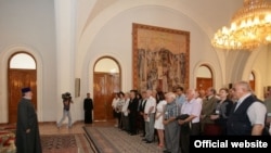 Накануне участников всеармянского конгресса писателей в Первопрестольном Святом Эчмиадзине принял Католикос всех армян Гарегин Второй. Фотография - пресс-канцелярия Первопрестольного Святого Эчмиадзина 