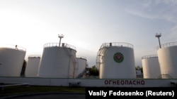 Кантэйнэры з нафтапрадуктамі каля Мазыру