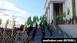 Студенты ашхабадских университетов (иллюстративное фото)