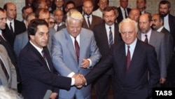 Абхазы ни с какой «топ-десяткой» знаменитых соотечественников без имени Владислава Ардзинба не согласятся