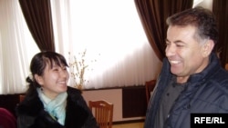 Сафарбек Солиев Бишкекте фестивалдын катышуучусу менен 