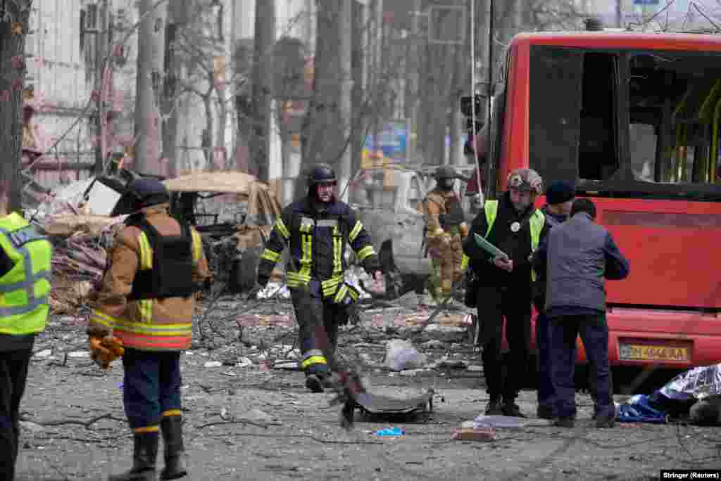 Рятувальники на місці російської атаки. Аварійно-пошукові роботи тривають