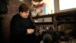 «Րոպե շուտ ուզում ես գալ աշխատելու». տիկին Գայանեն արդեն 30 տարի կոշկակարությամբ է զբաղվում