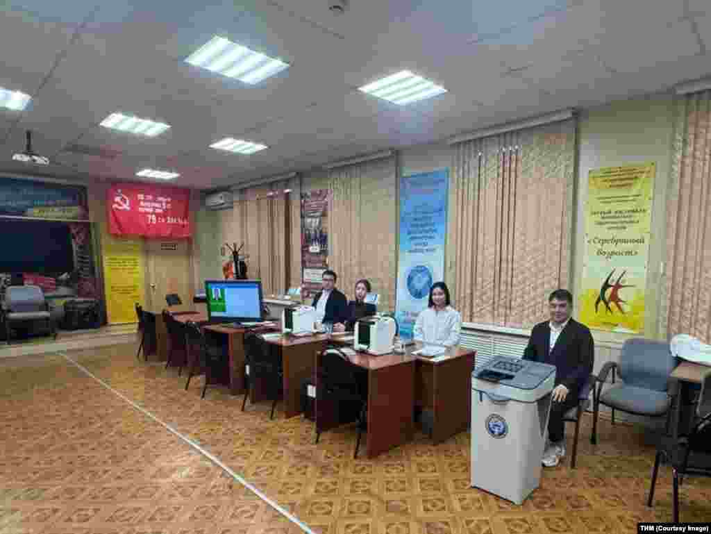 Орусиянын Петропавловск-Камчатск шаарында №9095 номердүү чет өлкөдөгү биринчи шайлоо участогу.