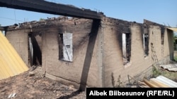 Сгоревший дом в селе Максат Лейлекского района. 2 мая 2021 года.