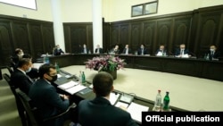 Armenia -- Armenian Prime Minister Nikol Pashinian chairs a cabinet meeting in Yerevan, November 3, 2020.
