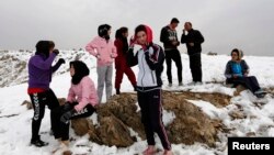 آرشیف، کوه گردی جوانان در زمستان