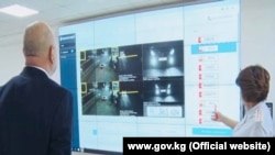 Вице-премьер-министр Жениш Разаков посетил Центр мониторинга ГУОБДД.