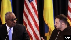 Ллойд Осьцін і Ўладзімір Зяленскі пасьля пасяджэньня Кантактнай групы па абароне Ўкраіны, Рамштайн, 6 верасьня 2024 