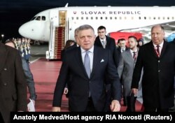 Прем'єр-міністр Словаччини Роберт Фіцо після прибуття в аеропорт Москви, Росія, 8 травня 2025 року