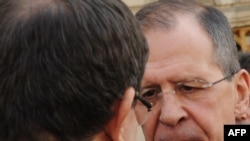 Глава МИД России Сергей Лавров  беседует со своим турецким коллегой Ахметом Давутоглу. Стамбул, 20 января 