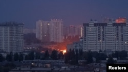 У Києві внаслідок атаки РФ постраждали 9 осіб, 5 з яких перебувають у лікарнях, повідомив Кличко. Удар по критичній інфраструктурі залишив лівий берег міста без енергопостачання