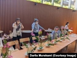 Урок ікебани для евакуйованих українців