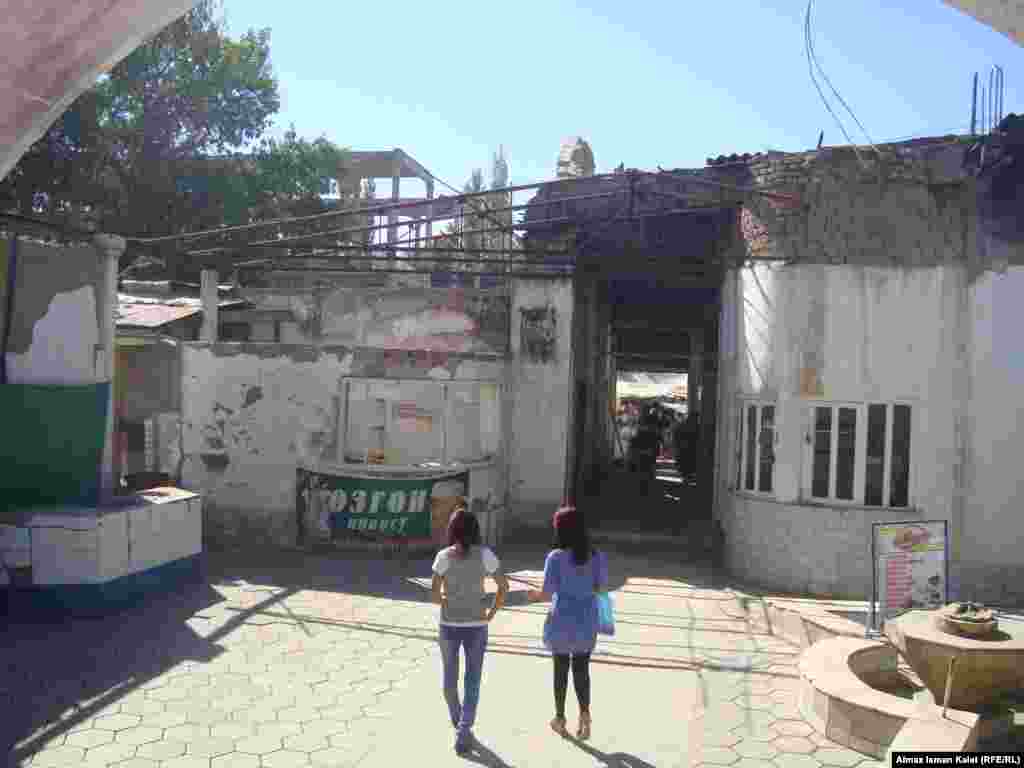 Когда-то тут было кафе &quot;Золотая рыбка&quot;...