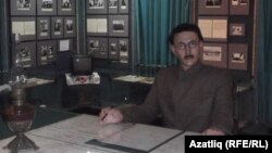 Зәки Вәлидинең музейдагы балавыз сыны