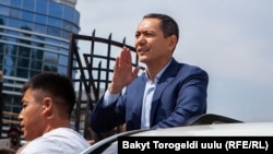 Омурбек Бабанов.