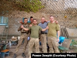 Бойовий медик Роман Замрій із позивним «Йода» разом із побратимами