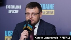 Директор НАБУ також заявив, що Державна служба фінансового моніторингу, яку зараз очолює Пронін, не сприяла в межах своїх повноважень розслідуванням ймовірної корупції в оборонній сфері