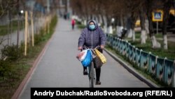 «Розмір виплат для осіб, які отримують мінімальну допомогу по безробіттю без урахування заробітної плати та страхового стажу, на період карантину підвищено з 650 грн до 1000 грн», – йдеться в повідомленні