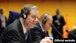 Riçard Morningstar Pragada geçirilen "Günorta Koridor - Täze Ýüpek ýoly sammitinde", 8-nji maý, 2009-njy ýyl.