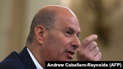 АҚШнинг Европа Иттифоқидаги элчиси Гордон Сондленд.