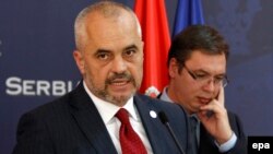 Albanian Prime Minister Edi Rama (left) and Serbian Prime Minister Aleksandar Vucic at a contentious press conference in Belgrade on November 10