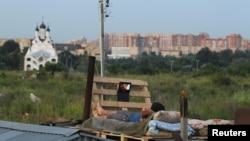 Стихийный поселок трудовых мигрантов в Подмосковье