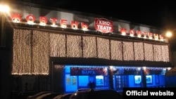 Киевские прокатчики (на фото кинотеатр «Жовтень») не понимают ажитации коллег из провинции