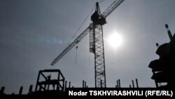 Тбилисская мэрия планирует выделить 38 млн лари из городского бюджета на благоустройство спортивной инфраструктуры и подготовку к Олимпиаде. По размеру суммы можно судить, что объем работ остается большой