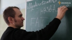 Студент після революції та війни працює в школі (відео)