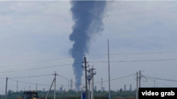 После атаки на предприятии начался пожар, сообщили местные власти