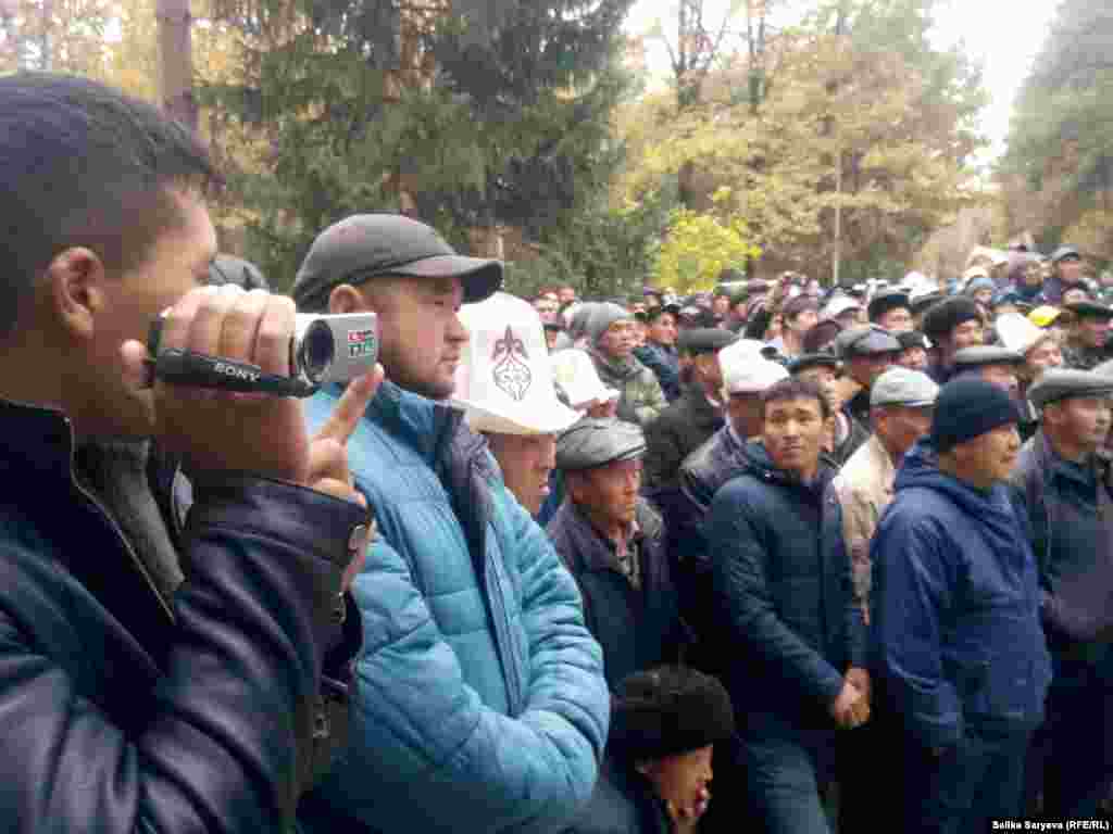 Кара-Буурада төөбуурчактын арзандыгына нааразылар митингге чыкты