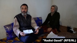 Файзулло Холов бо ҳамсараш Малоҳат Холова