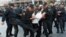 Полицейские задерживают участника оппозиционной демонстрации в Баку. Октябрь 2013 года.
