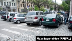 После назначения Нармания на должность мэра столицы компания «Сити парк» расширила свою территорию, расчертив новые места для парковки