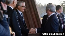 ԵԽԽՎ նախագահ Միքելե Նիկոլետին ողջունում է Հայաստանի նախագահ Սերժ Սարգսյանին, Ստրասբուրգ, 23-ը հունվարի, 2018թ․