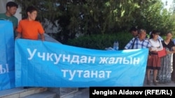 Жыйында көтөрүлгөн ураандардын бири. Баткен, 24-июнь, 2014.