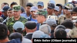 Председатель ГКНБ Камчыбек Ташиев встречается с жителями Баткенской области. 2 мая 2021 года.