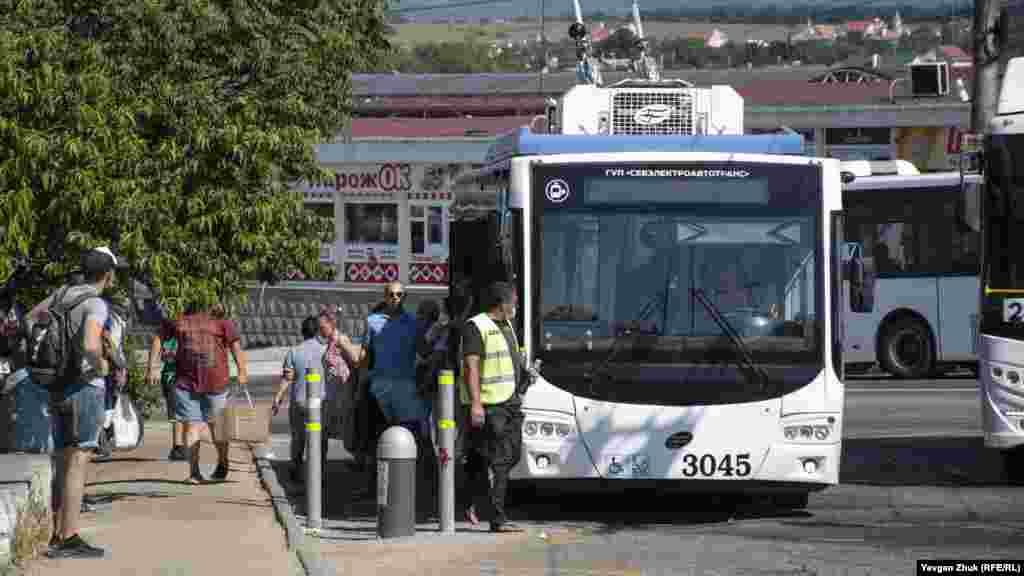 5-й километр Балаклавского шоссе &ndash; это самый крупный транспортный узел в Севастополе, отсюда можно уехать на автобусе или троллейбусе в любую часть города