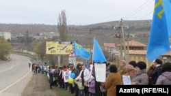 8 мартта кырымтатар хатын-кызлары протест белдереп юлларга чыкты