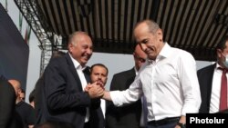 Պրոֆեսոր Արմեն Չարչյան և «Հայաստան» դաշինքի առաջնորդ, ՀՀ երկրորդ նախագահ Ռոբերտ Քոչարյան, մայիս, 2021թ.