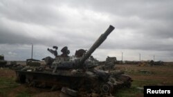 Hersonda taşlanan rus tanky