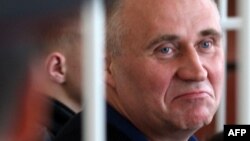 Мікола Статкевіч у судзе