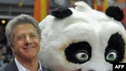 Американский актер Дастин Хоффман не откликнулся на приглашение фонда "Федерация". Остальным, очевидно, сделали предложение, от которого они не могли отказаться.