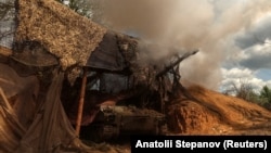 Ілюстраційне фото. Українські військові ведуть вогонь із самохідної гаубиці M109 «Паладин» по російських позиціях поблиз Торецька, червень 2025 року