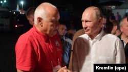 Դմիտրի Կիսելյովն ու Վլադիմիր Պուտինը Ղրիմում, արխիվ