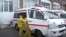 Շտապ բուժօգնության ավտոմեքենաներ Երևանի «Սուրբ Գրիգոր Լուսավորիչ» բժշկական կենտրոնի մոտ, հունիս, 2020թ.