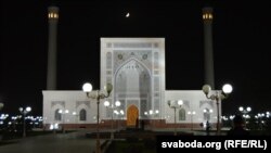 Өзбекстандагы мечиттердин бири. 